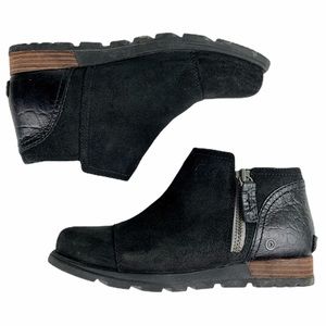 SOREL Major Low black suede/leather ankle boot. 6
